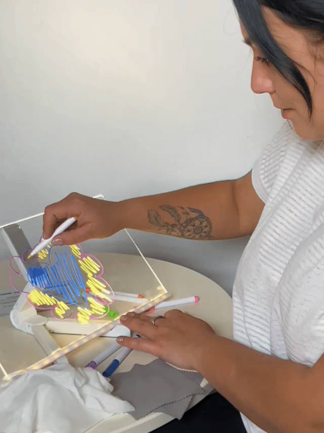 LumiBoard™ LED Drawing Board iwt 3